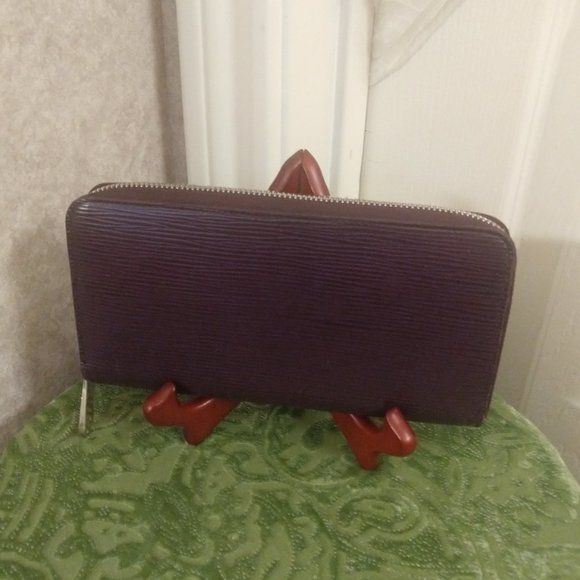 Louis Vuitton Zippy Epi Purple Wallet - Picture 1 of 16